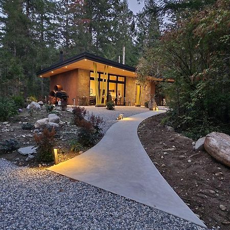 The Shed At Moon Dance Hotel Madeira Park Exterior photo