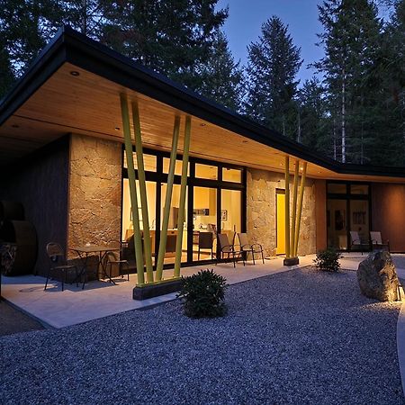 The Shed At Moon Dance Hotel Madeira Park Exterior photo