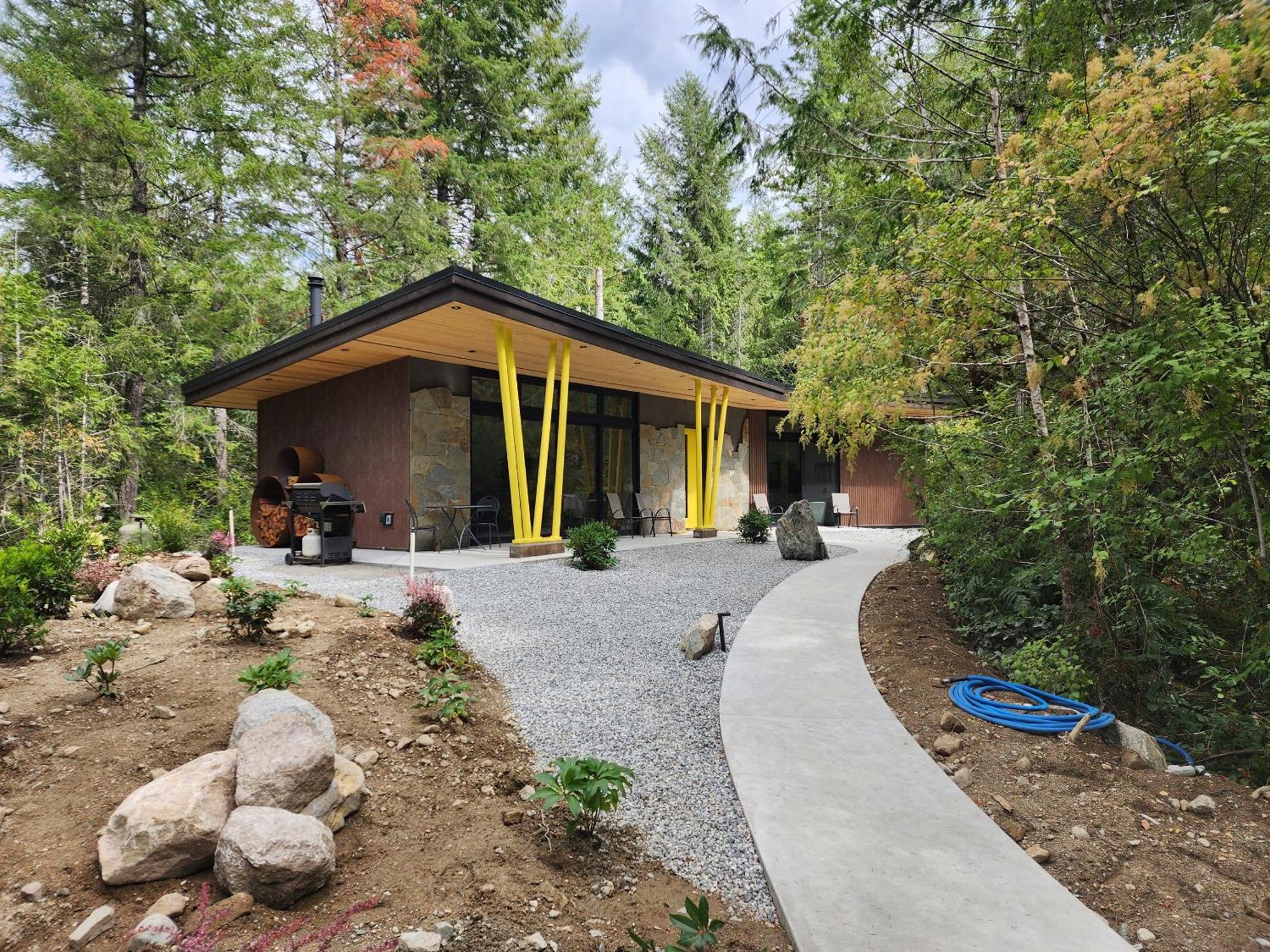 The Shed At Moon Dance Hotel Madeira Park Exterior photo
