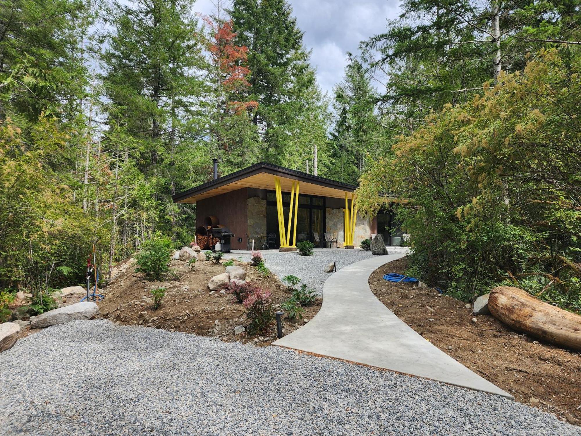 The Shed At Moon Dance Hotel Madeira Park Exterior photo