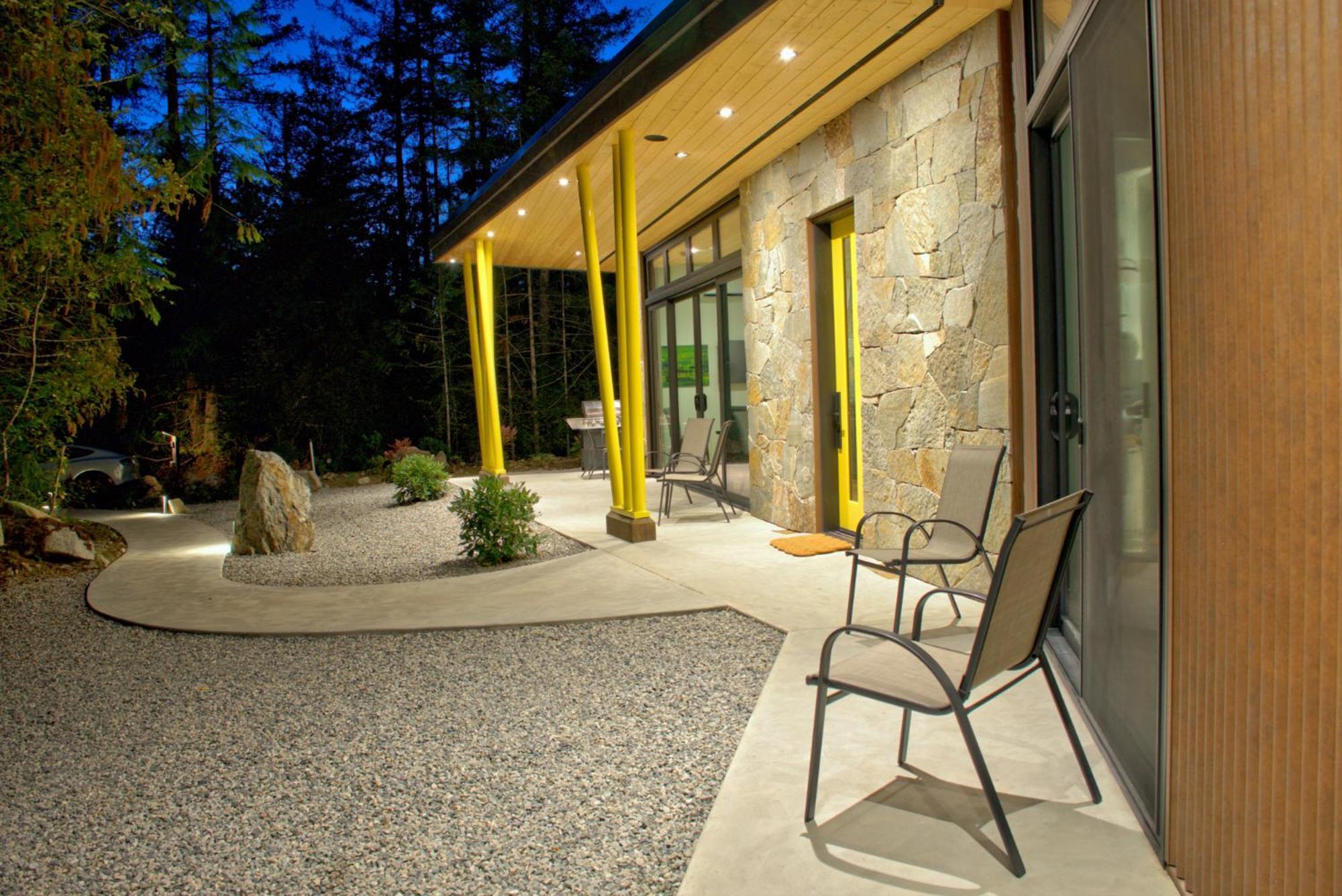 The Shed At Moon Dance Hotel Madeira Park Room photo